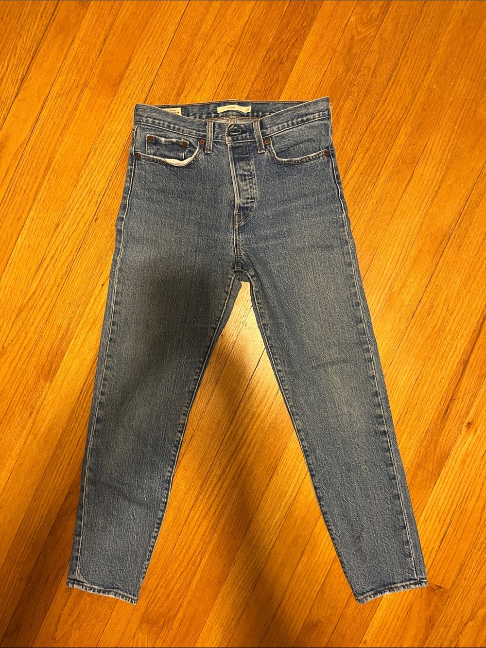 Levi’s wedgie fit button fly jeans Sz 28
